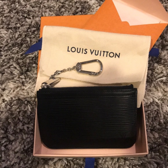 Louis Vuitton Handbags - Auth.Louis Vuitton epic leather key pouch-like new